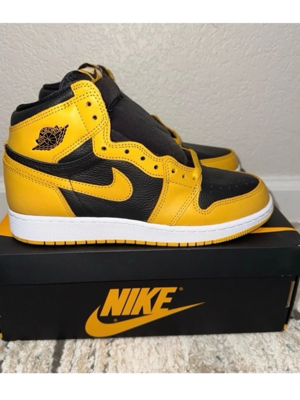 Nike Air Jordan 1 Mid Kids' Black/Yellow Basketball Shoes